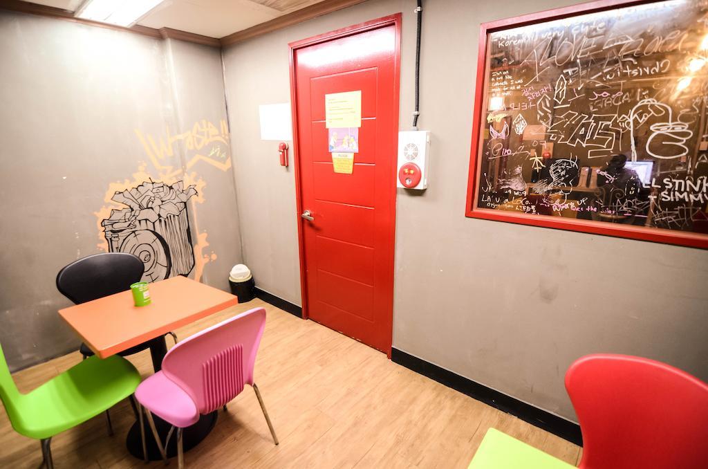 Kimchee Sinchon Guesthouse Seoul Exterior photo