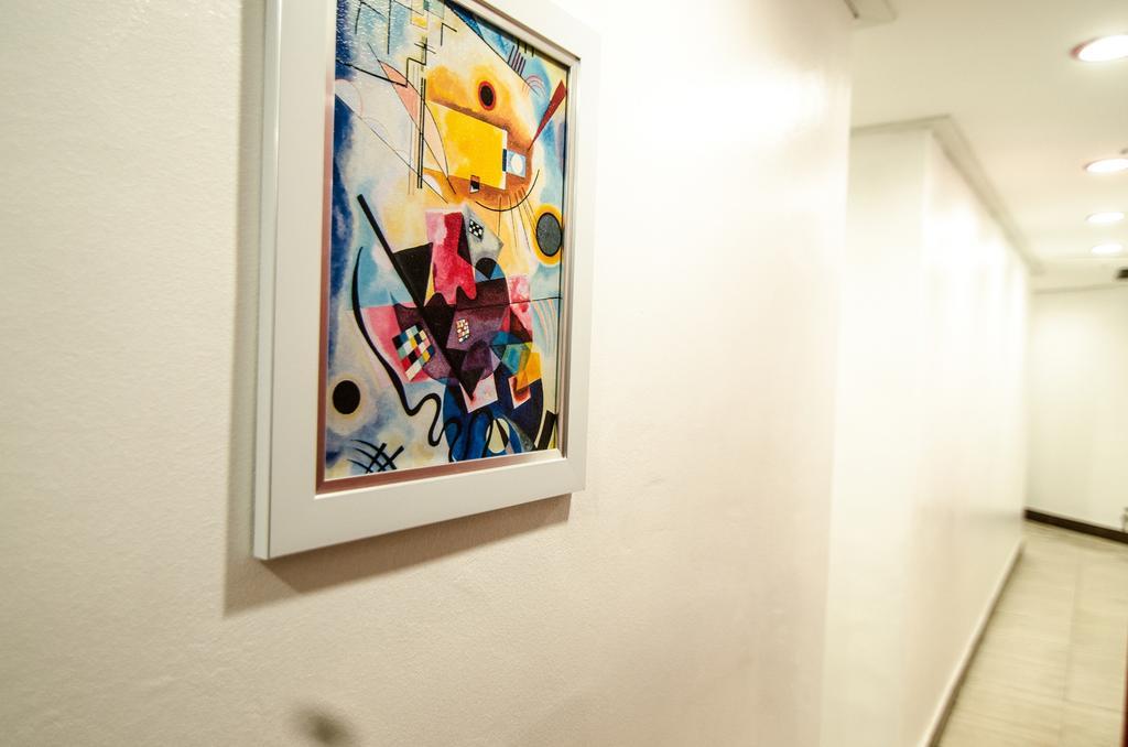 Kimchee Sinchon Guesthouse Seoul Exterior photo