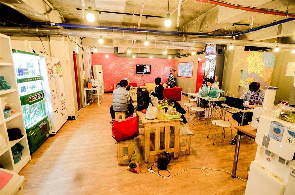 Kimchee Sinchon Guesthouse Seoul Exterior photo