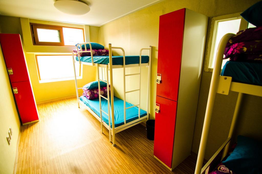 Kimchee Sinchon Guesthouse Seoul Room photo