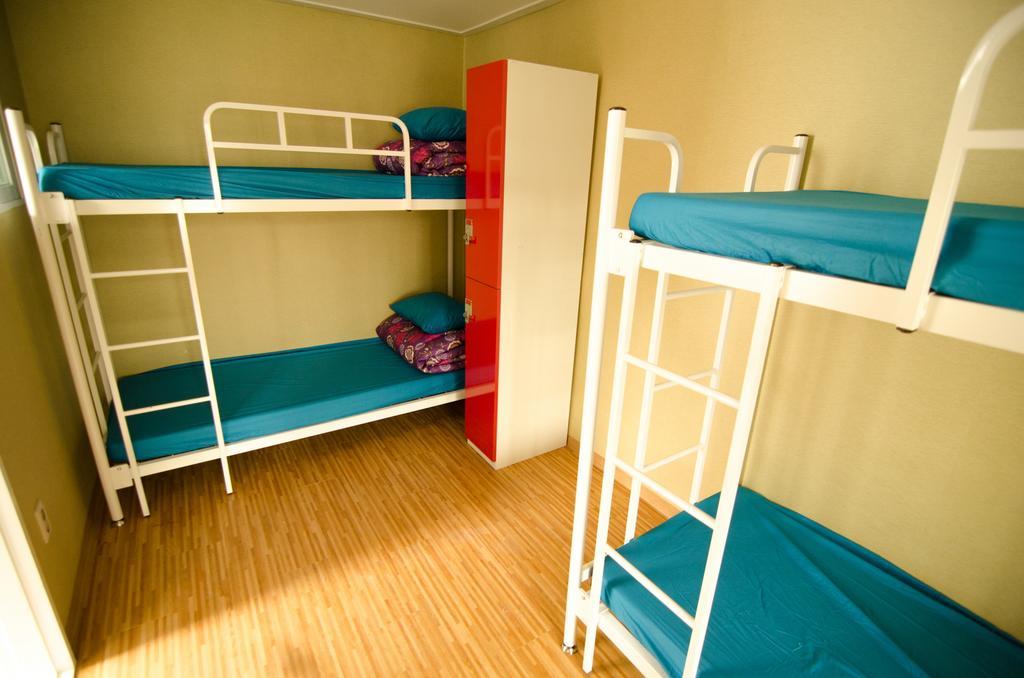 Kimchee Sinchon Guesthouse Seoul Room photo