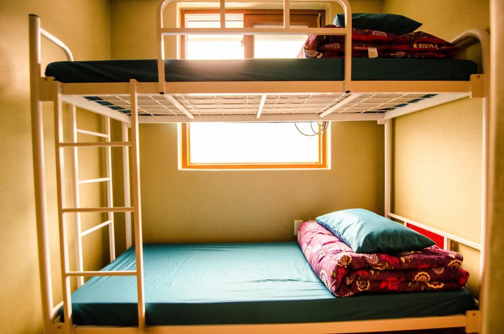 Kimchee Sinchon Guesthouse Seoul Room photo