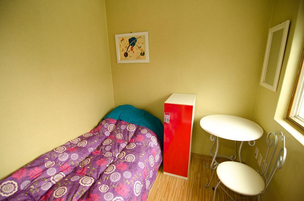 Kimchee Sinchon Guesthouse Seoul Room photo