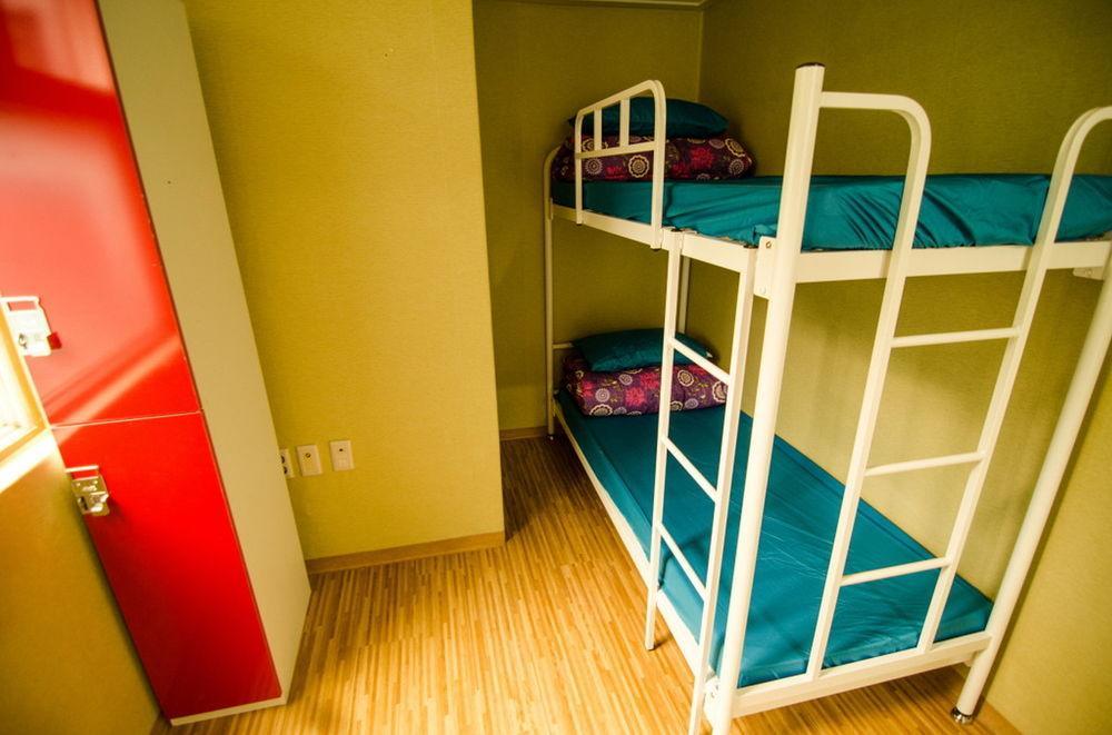 Kimchee Sinchon Guesthouse Seoul Exterior photo
