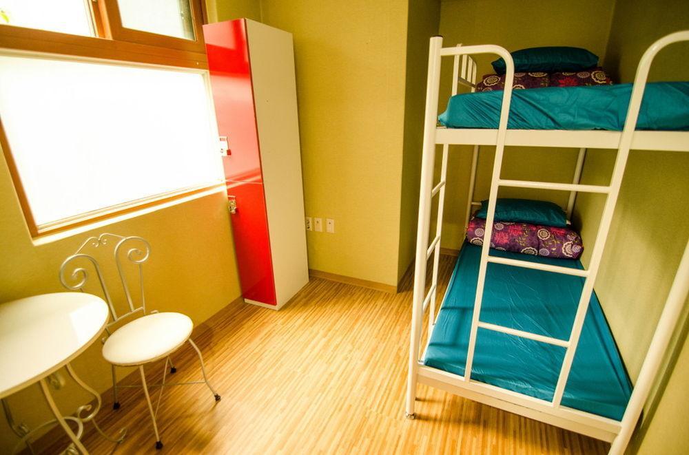 Kimchee Sinchon Guesthouse Seoul Exterior photo