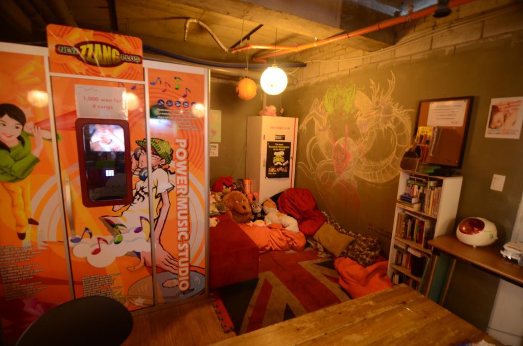 Kimchee Sinchon Guesthouse Seoul Exterior photo