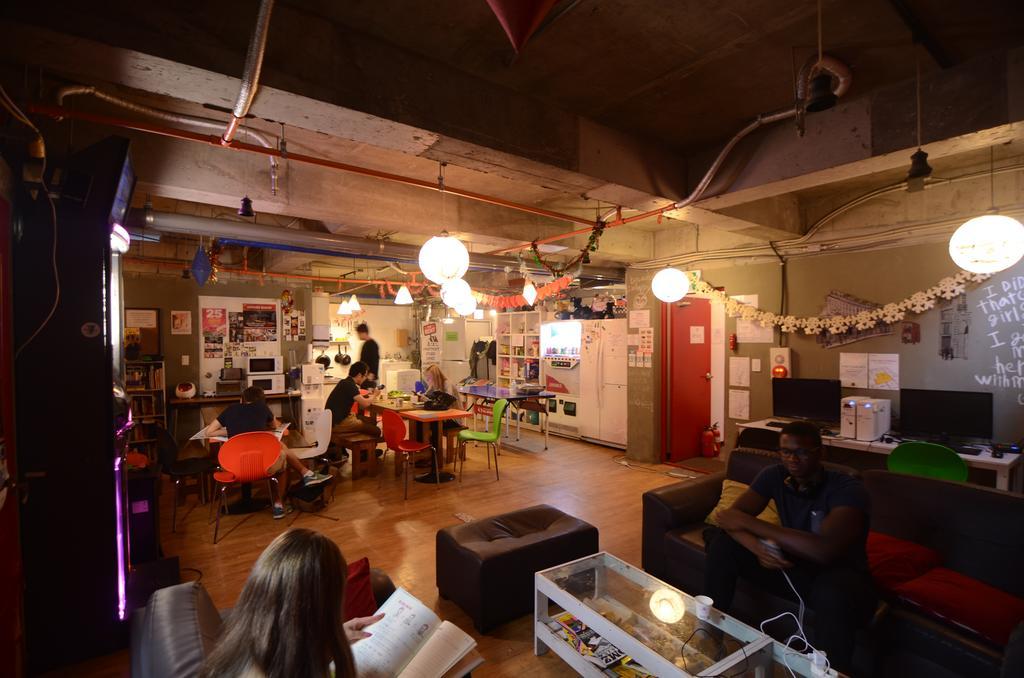 Kimchee Sinchon Guesthouse Seoul Exterior photo
