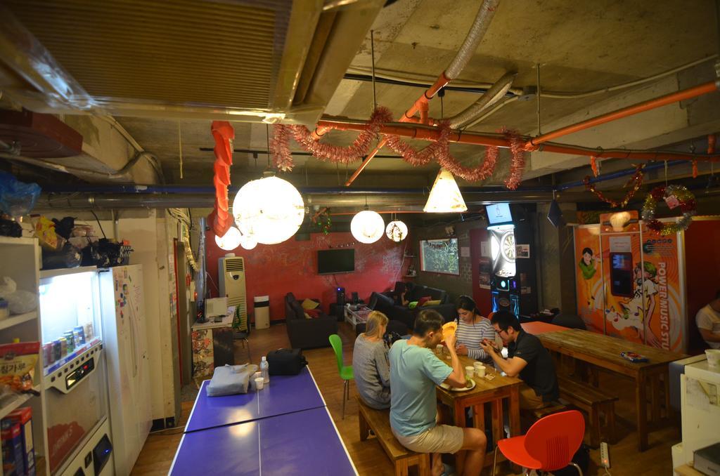 Kimchee Sinchon Guesthouse Seoul Exterior photo